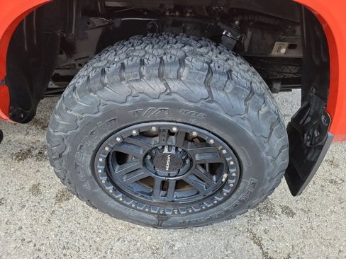 Used 2017 Toyota Tacoma TRD Sport w/ Tow Package AWD/4WD image 12