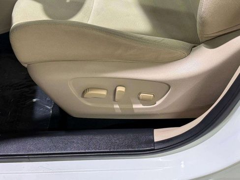 Used 2016 Nissan Rogue SV image 32