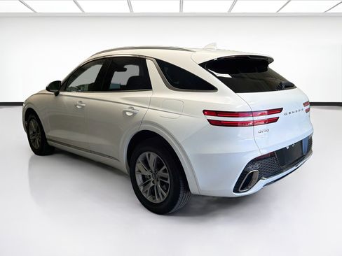 Used 2023 Genesis GV70 2.5T AWD/4WD image 6