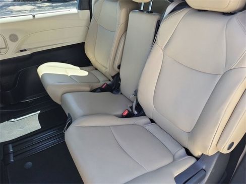 Used 2024 Toyota Sienna XLE image 24