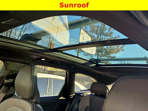 Used 2022 Volvo XC60 B5 R-Design w/ Advanced Package image 27