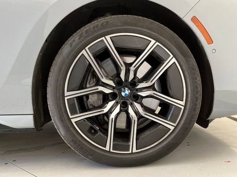 Certified 2024 BMW 760i xDrive w/ Premium Package 2 AWD/4WD image 23