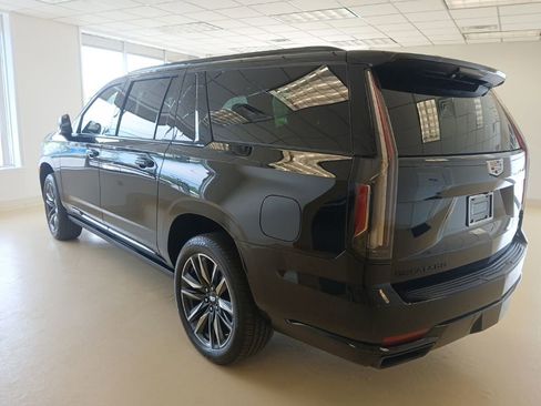 Certified 2022 Cadillac Escalade ESV Sport Platinum w/ LPO, Floor Liner Package AWD/4WD image 1