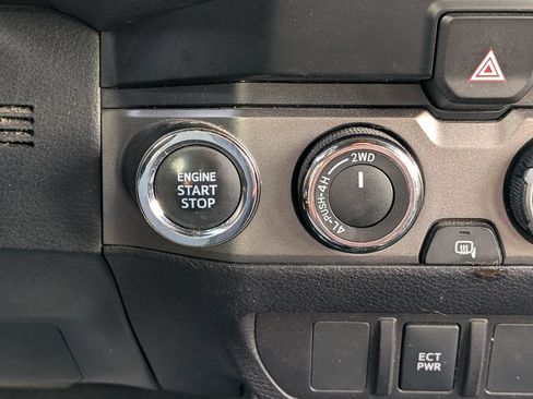 Used 2022 Toyota Tacoma TRD Off-Road AWD/4WD image 25