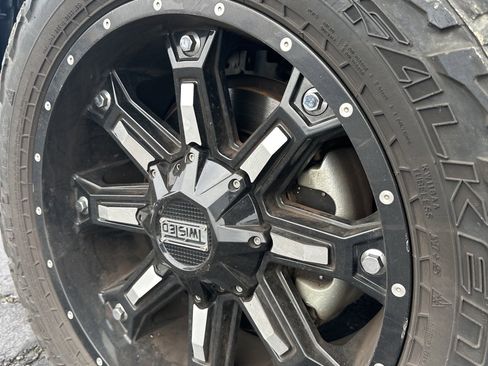 Used 2017 Ford F150 XLT image 5