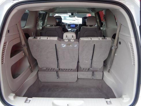 Used 2017 Chrysler Pacifica Touring-L Plus image 12