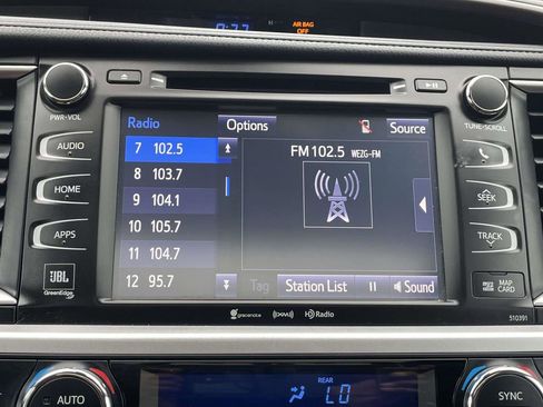 Used 2019 Toyota Highlander Limited FWD image 38
