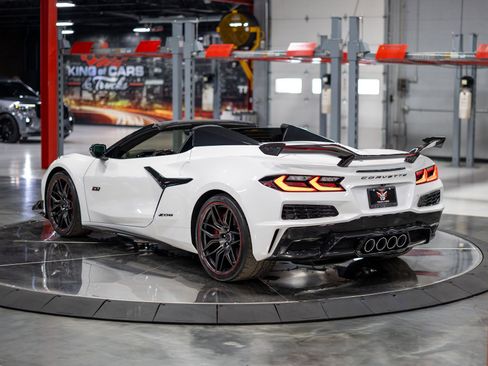 Used 2023 Chevrolet Corvette Z06 w/ Z07 Performance Package RWD image 11