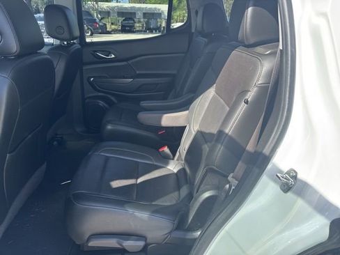 Used 2020 GMC Acadia SLT w/ Driver Alert Package II image 10