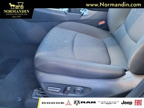 Used 2025 Toyota RAV4 XLE FWD image 17