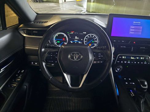 Used 2023 Toyota Venza XLE image 22