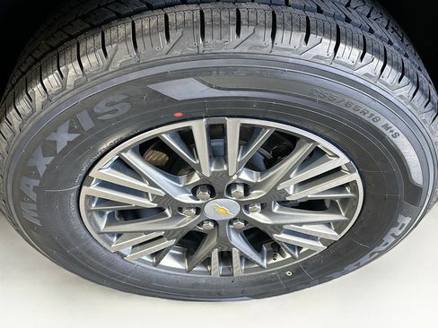 Used 2025 Chevrolet Traverse LT AWD/4WD image 11