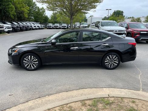 Used 2025 Nissan Altima 2.5 SV FWD image 4