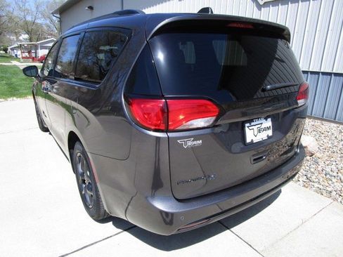 Used 2020 Chrysler Pacifica Touring-L Plus w/ S Appearance Package FWD image 5