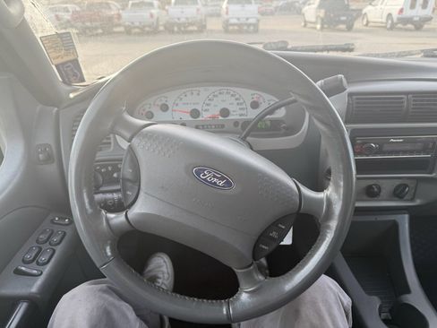 Used 2004 Ford Explorer Sport Trac XLT image 11