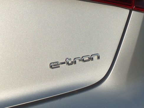 Used 2016 Audi A3 e-tron Premium Plus w/ Premium Plus Package FWD image 20