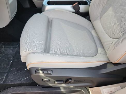 New 2025 Volkswagen ID. Buzz Pro S Plus image 22