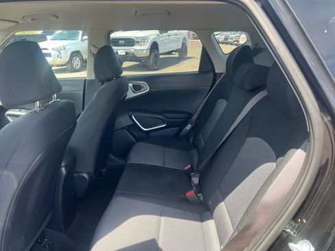 Used 2025 Kia Soul LX w/ LX Technology Package FWD image 25