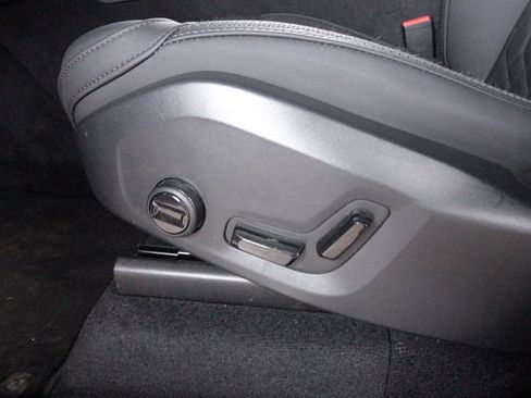 Certified 2025 Volvo XC90 B6 Plus image 14