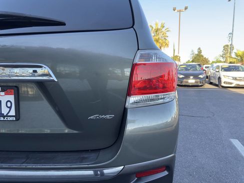 Used 2012 Toyota Highlander 4WD w/ Tech Pkg image 11