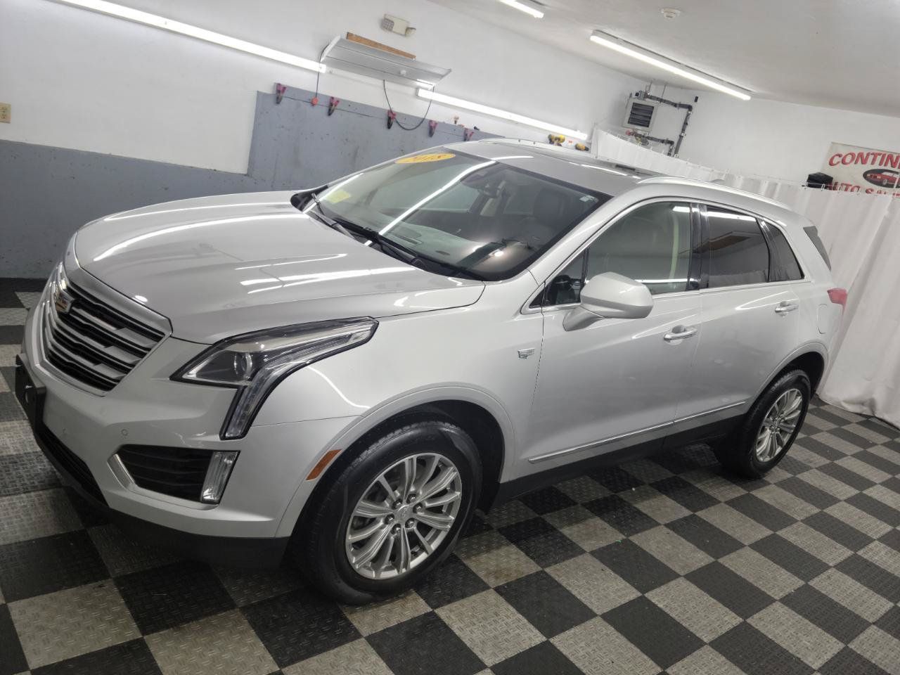 Used 2018 Cadillac XT5 Luxury w/ Driver Awareness Package AWD/4WD image 2
