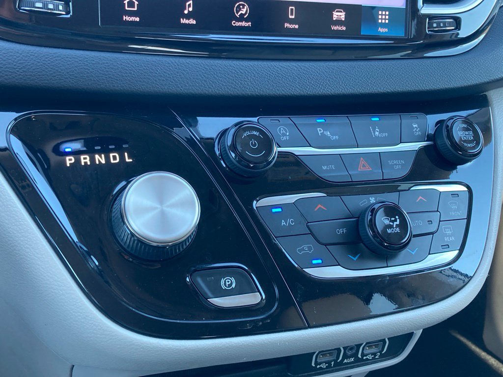 Used 2021 Chrysler Pacifica Touring-L FWD image 26