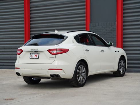 Used 2019 Maserati Levante image 8