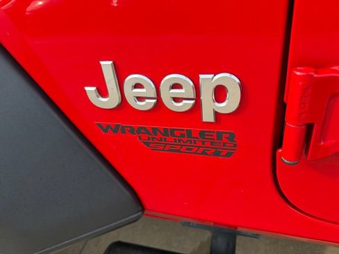 Used 2018 Jeep Wrangler Unlimited Sport AWD/4WD image 10