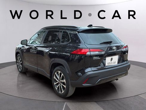 Used 2022 Toyota Corolla Cross XLE w/ Convenience Package image 13