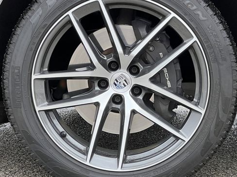 Certified 2025 Porsche Macan image 13