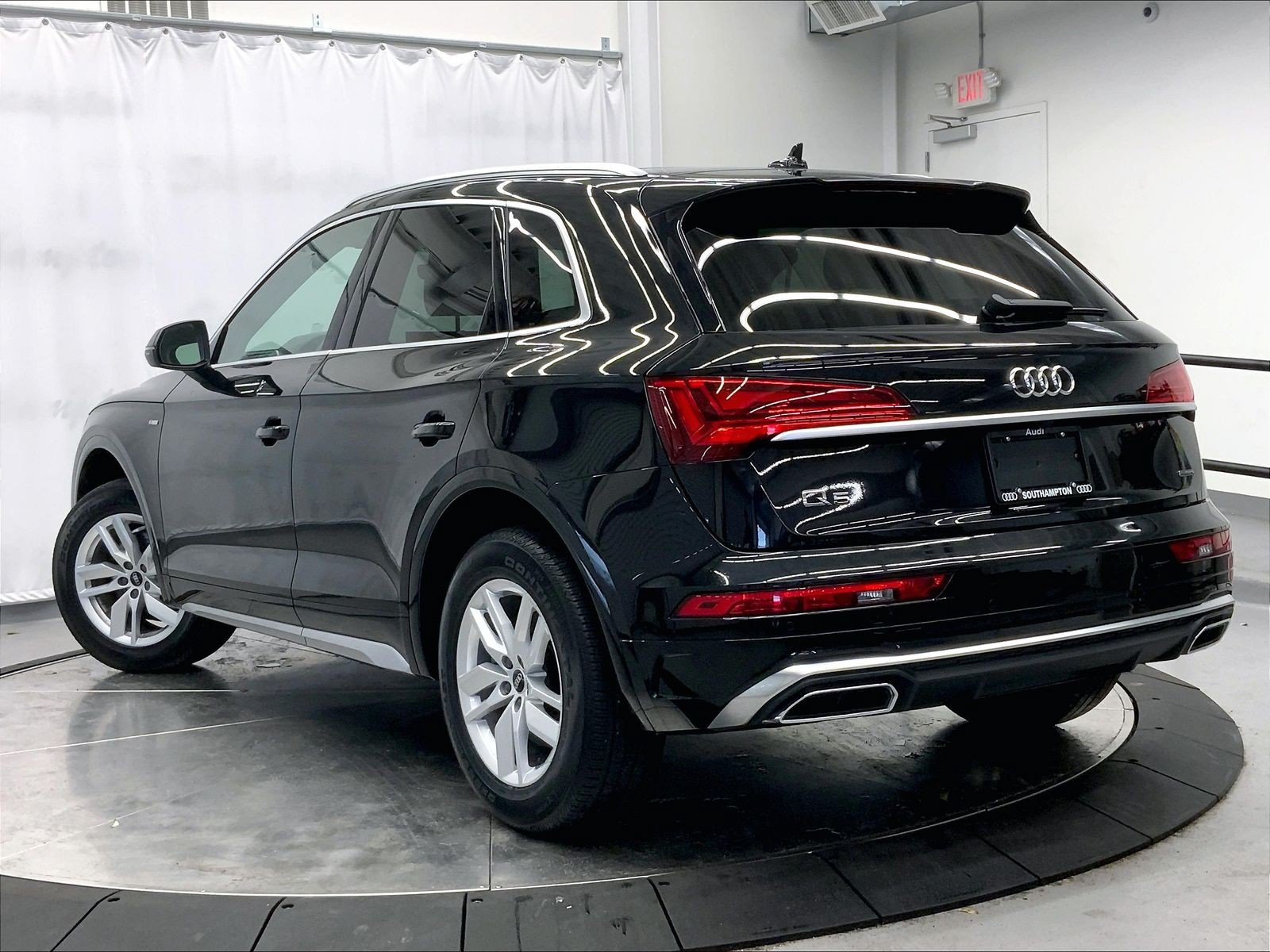 Certified 2023 Audi Q5 2.0T Premium w/ Convenience Package AWD/4WD image 9
