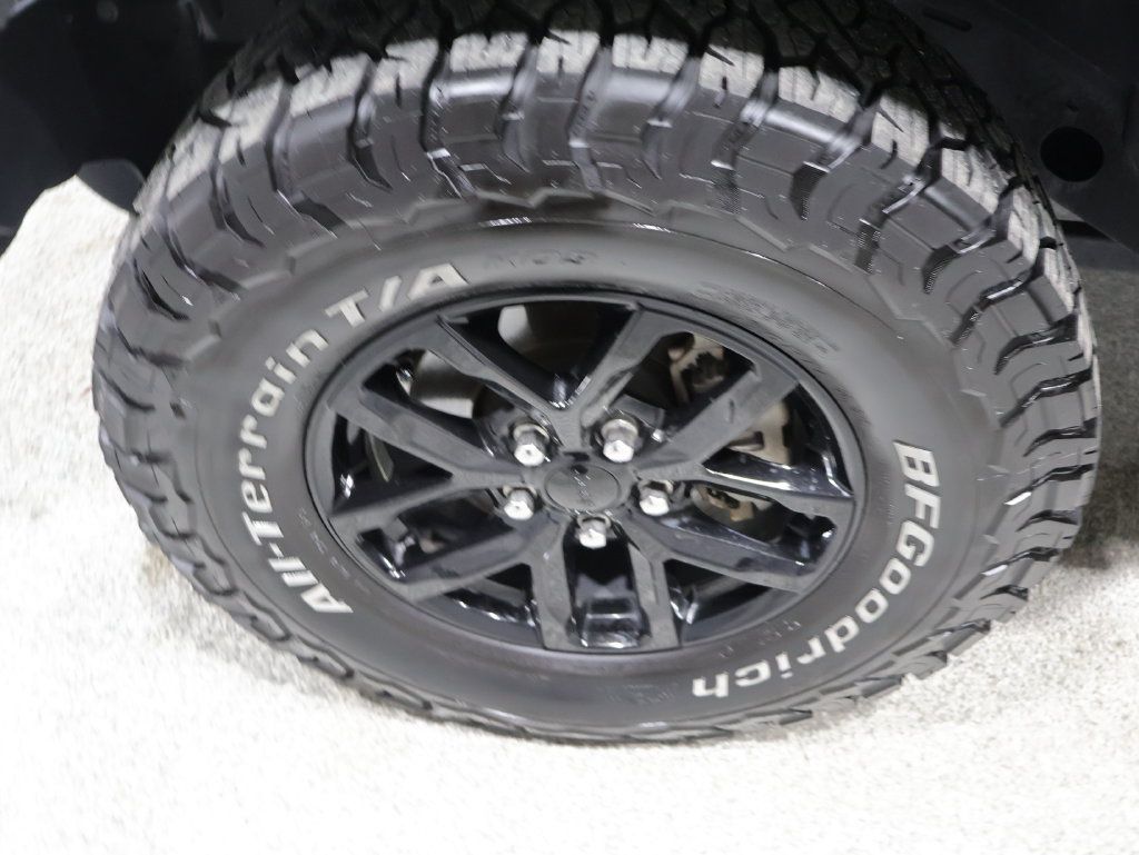 Used 2023 Jeep Gladiator Sport AWD/4WD image 9