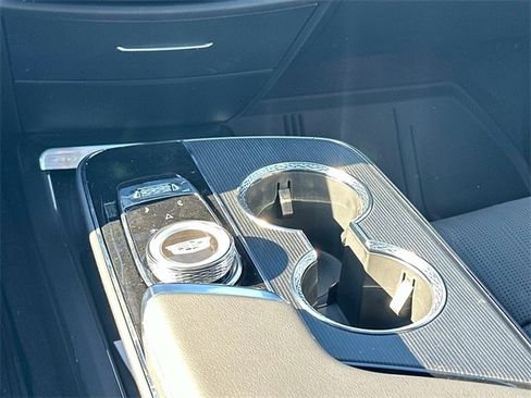 Used 2026 Cadillac Lyriq Luxury image 4