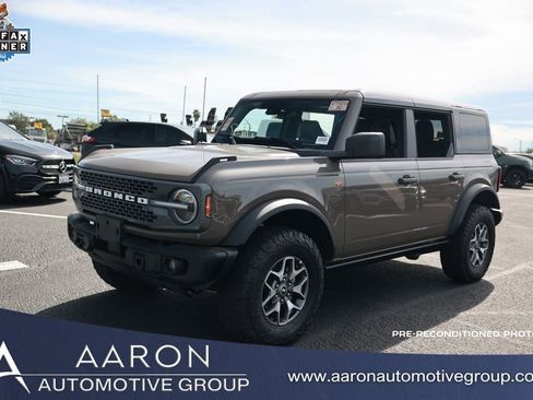 Used 2025 Ford Bronco Badlands image 1