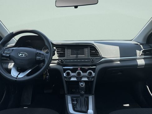 Used 2019 Hyundai Elantra SE w/ Winter Weather Package FWD image 25