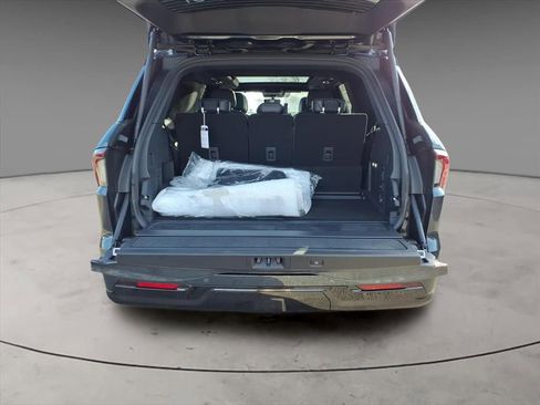 New 2025 Lincoln Navigator Reserve w/ Jet Appearance Package AWD/4WD image 8