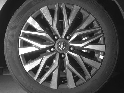 Used 2025 Nissan Altima 2.5 SV FWD image 13