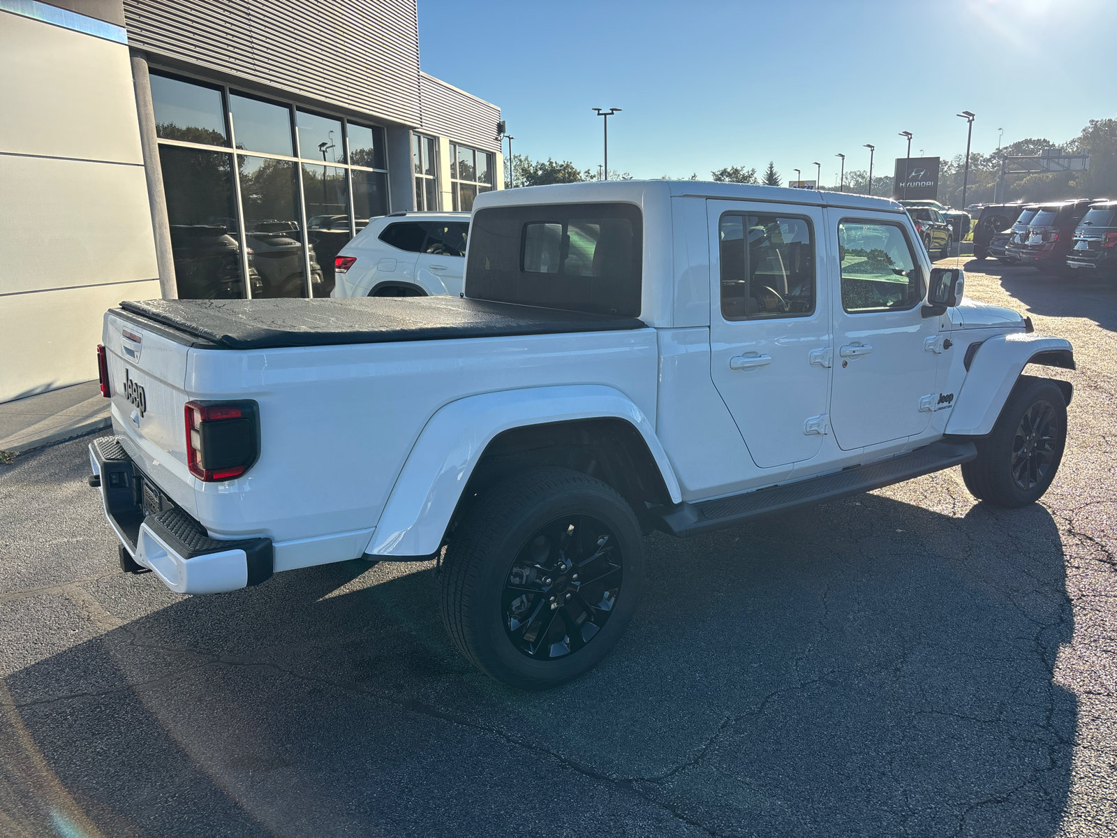 Used 2022 Jeep Gladiator Overland AWD/4WD image 7