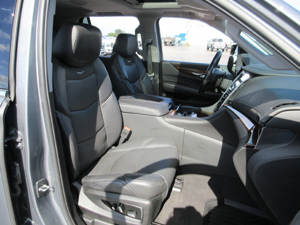 Used 2020 Cadillac Escalade Luxury AWD/4WD image 24