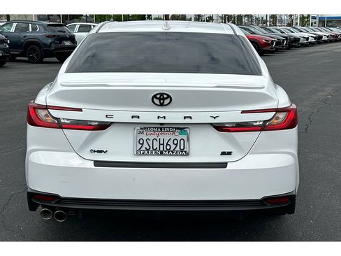 Used 2025 Toyota Camry SE w/ Convenience Package FWD image 5