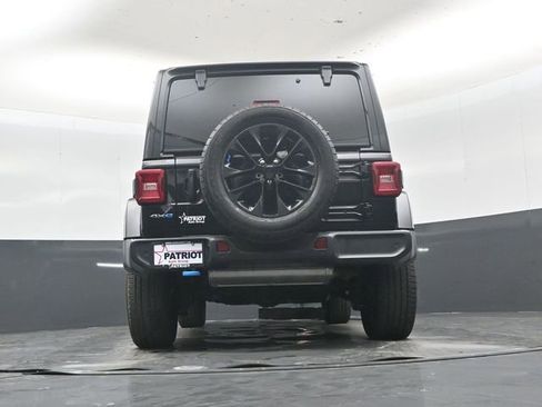 Used 2022 Jeep Wrangler Unlimited Sahara w/ Cold Weather Group AWD/4WD image 40