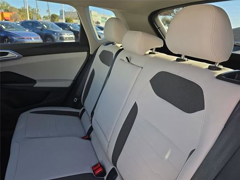 New 2026 Volkswagen Taos SE image 11