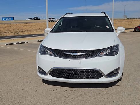 Used 2017 Chrysler Pacifica Touring-L image 3