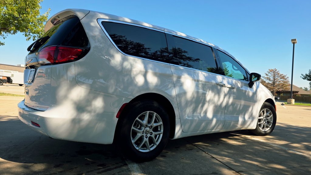 Used 2024 Chrysler Voyager LX FWD image 12
