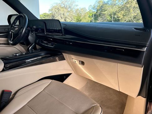 Used 2024 Cadillac Escalade Premium Luxury image 37