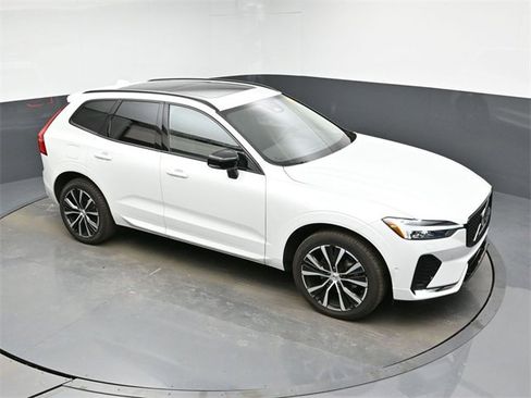 Used 2023 Volvo XC60 B5 Plus w/ Climate Package image 9