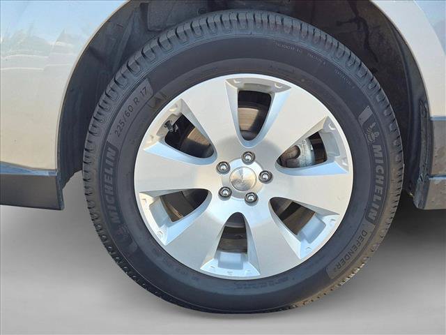 Used 2011 Subaru Outback 2.5i Premium w/ All-Weather Pkg AWD/4WD image 9