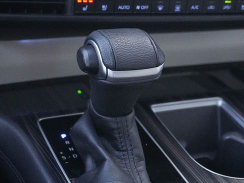 Used 2021 Toyota Sienna Limited image 24