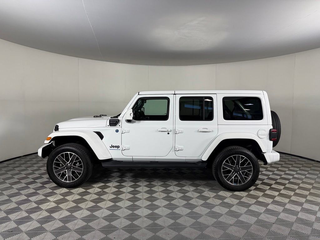 Certified 2023 Jeep Wrangler Unlimited Sahara AWD/4WD image 10