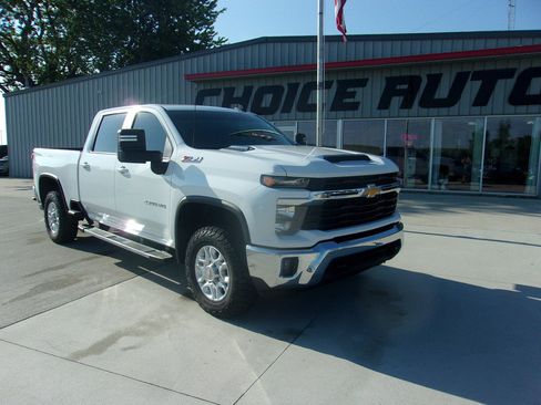 Used 2024 Chevrolet Silverado 2500 LT AWD/4WD image 1